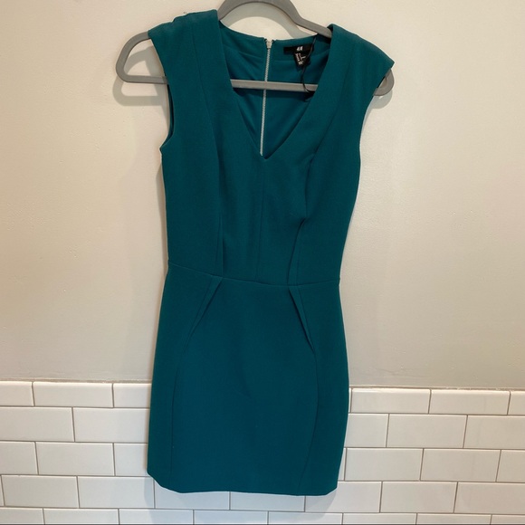 H & M green dress - Picture 1 of 3